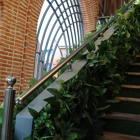 Mi Casa 3*